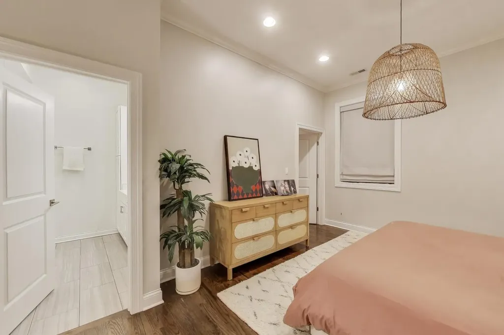 4839 North Damen Avenue Chicago IL 60625