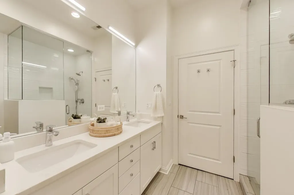 4839 North Damen Avenue Chicago IL 60625