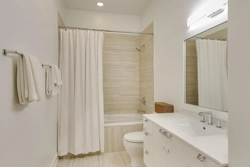 4839 North Damen Avenue Chicago IL 60625