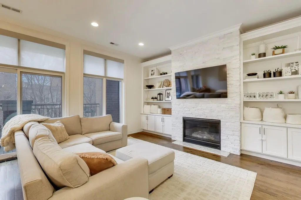 4839 North Damen Avenue Chicago IL 60625