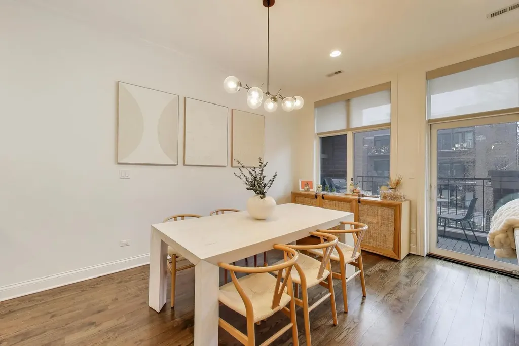 4839 North Damen Avenue Chicago IL 60625