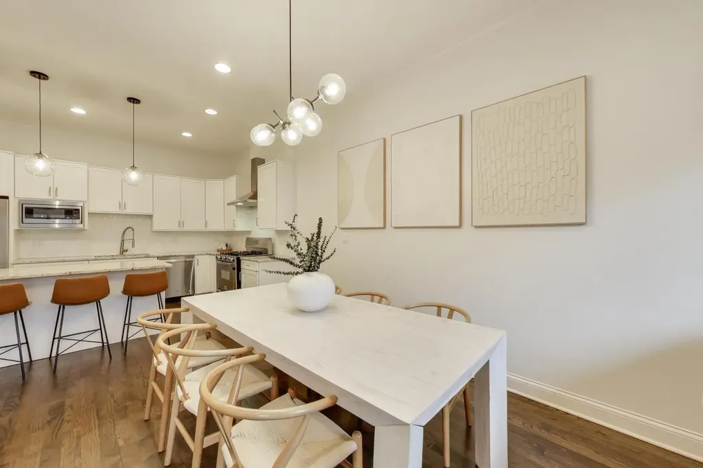 4839 North Damen Avenue Chicago IL 60625