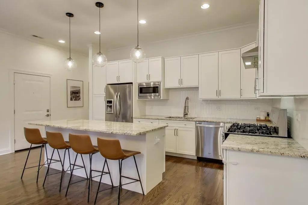 4839 North Damen Avenue Chicago IL 60625