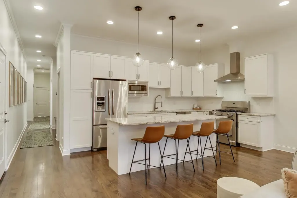4839 North Damen Avenue Chicago IL 60625