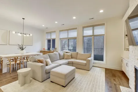 4839 North Damen Avenue Chicago IL 60625