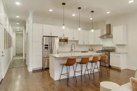 4839 North Damen Avenue Chicago IL 60625