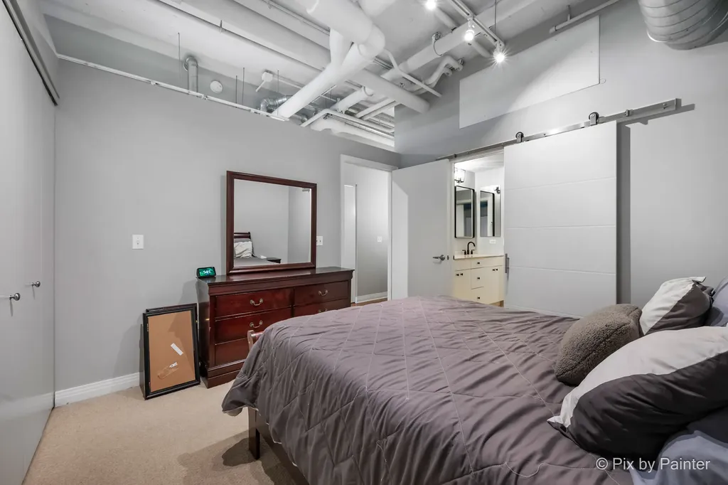 565 West Quincy Street Chicago IL 60661