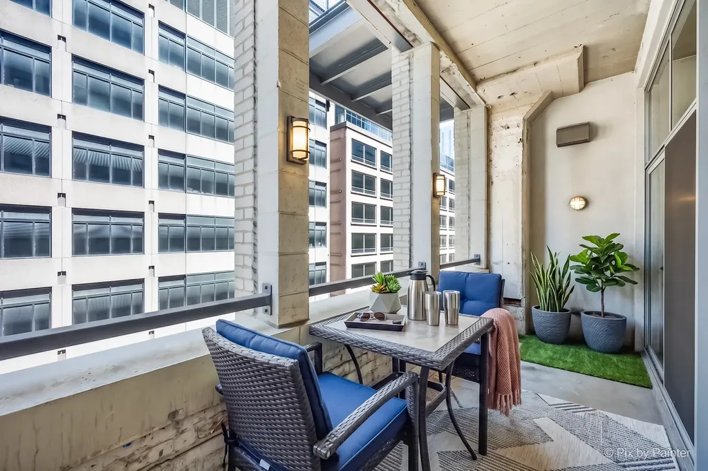 565 West Quincy Street Chicago IL 60661
