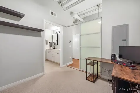 565 West Quincy Street Chicago IL 60661