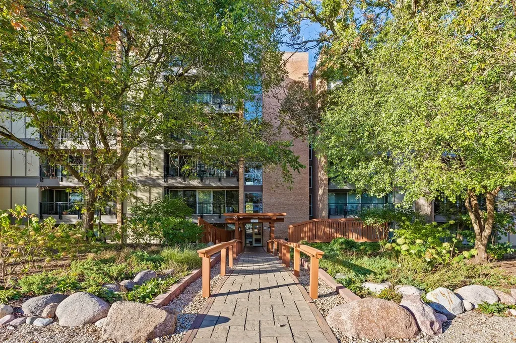 6000 Oakwood Drive Lisle IL 60532