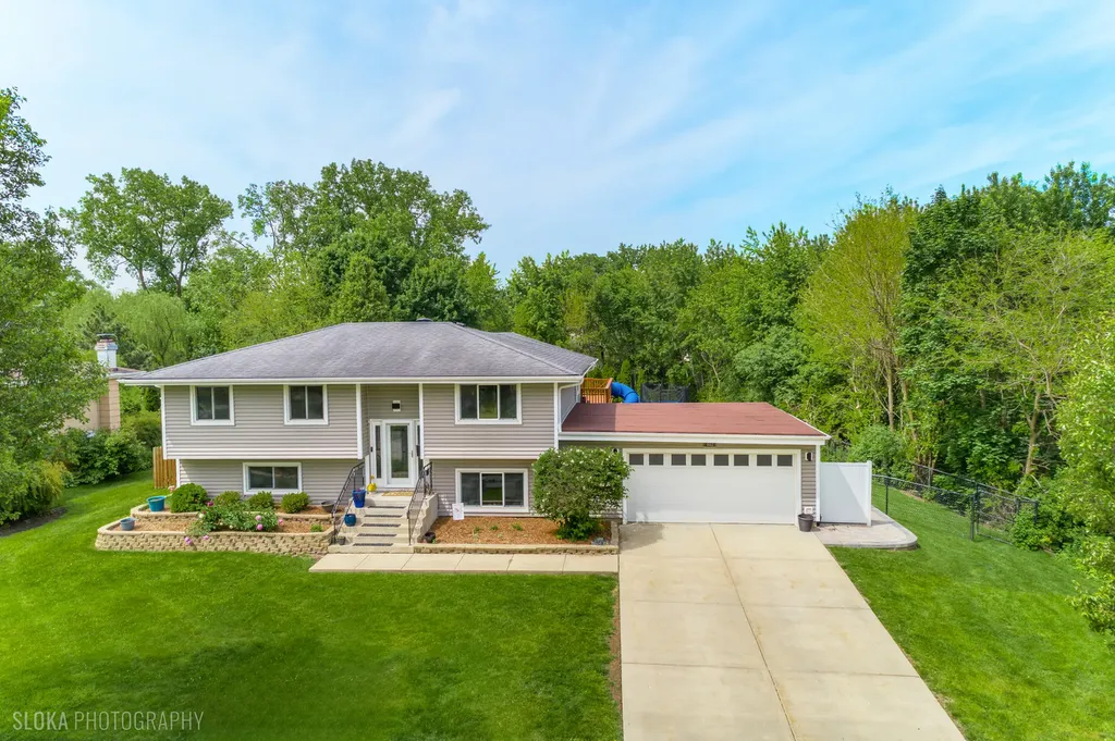 532 Cambridge Drive Schaumburg IL 60193