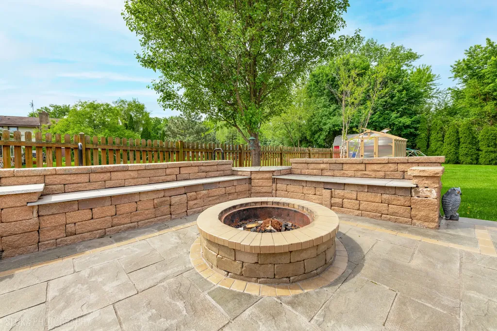 532 Cambridge Drive Schaumburg IL 60193