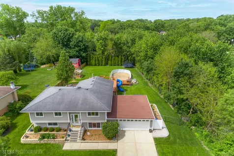 532 Cambridge Drive Schaumburg IL 60193