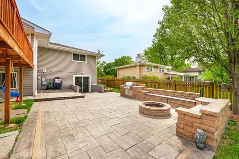 532 Cambridge Drive Schaumburg IL 60193