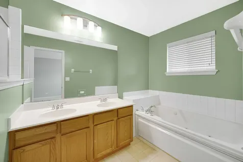 62 East Clare Court Palatine IL 60067