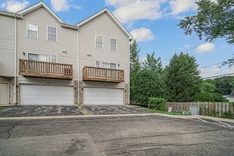 62 East Clare Court Palatine IL 60067