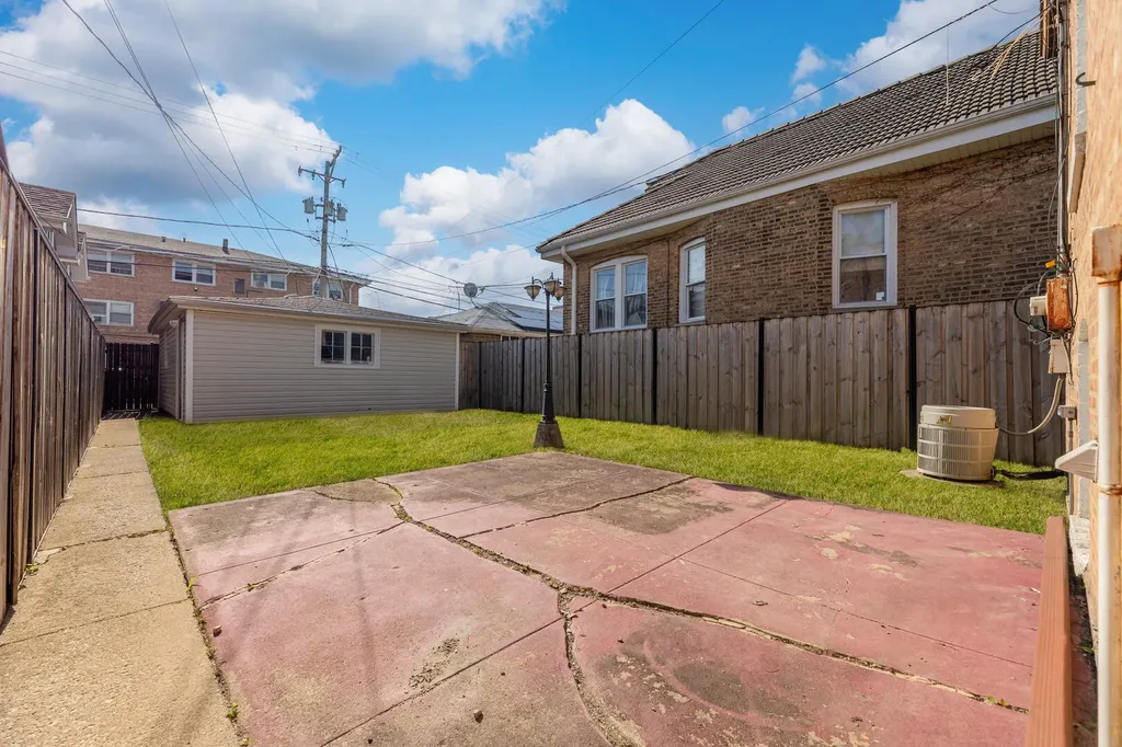 5921 South Sawyer Avenue Chicago IL 60629