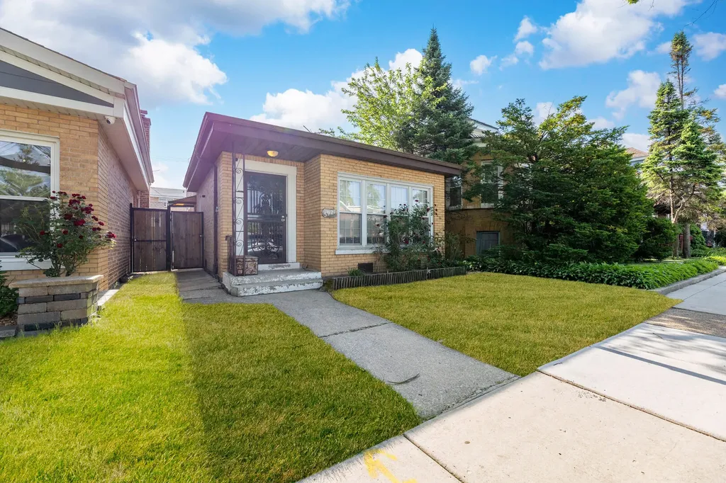 5921 South Sawyer Avenue Chicago IL 60629