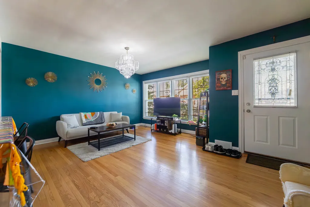5921 South Sawyer Avenue Chicago IL 60629