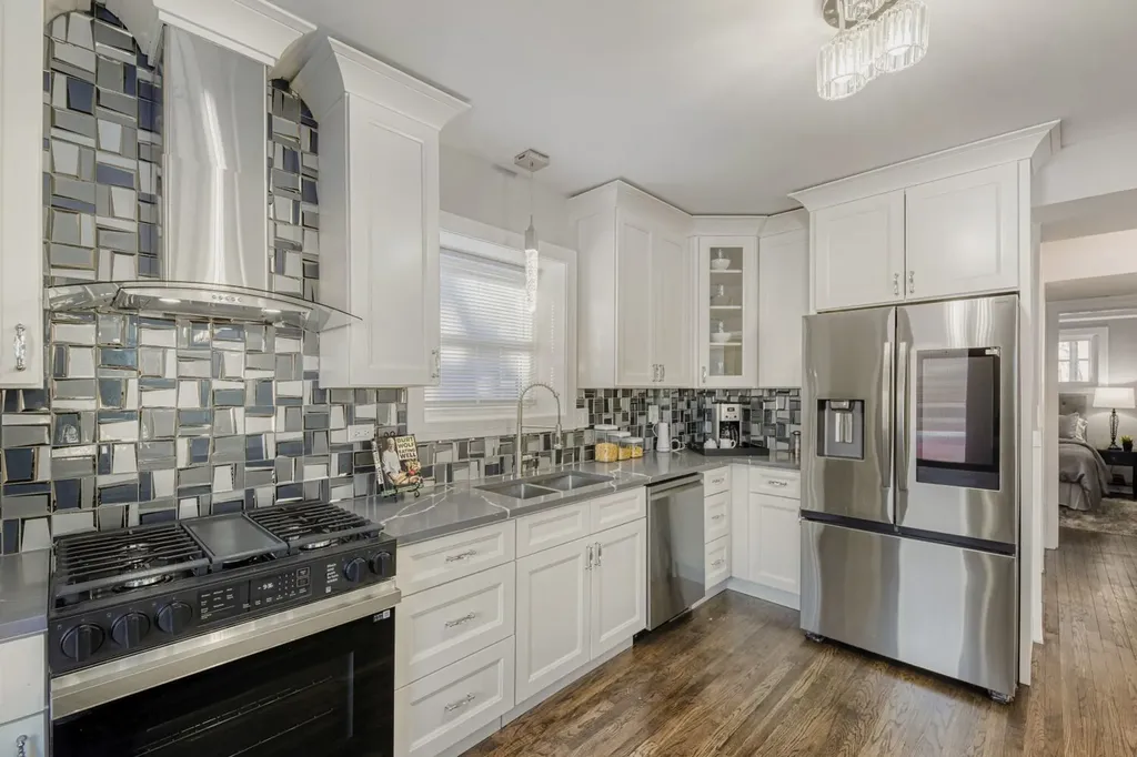 9001 South Claremont Avenue Chicago IL 60643