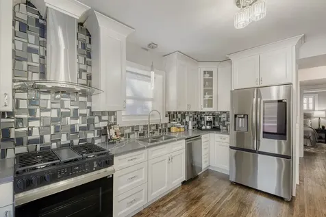 9001 South Claremont Avenue Chicago IL 60643