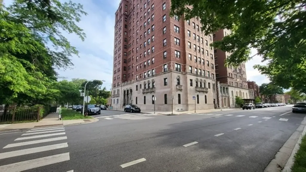 6700 South Crandon Avenue Chicago IL 60649
