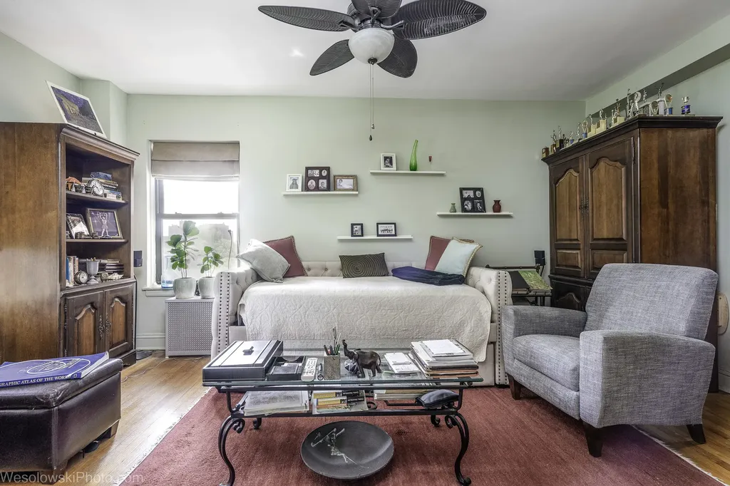 6700 South Crandon Avenue Chicago IL 60649