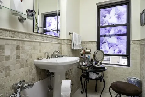 6700 South Crandon Avenue Chicago IL 60649