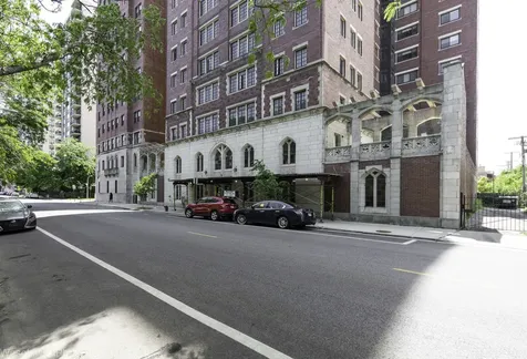6700 South Crandon Avenue Chicago IL 60649