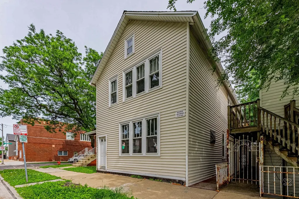 2703 South Hillock Avenue Chicago IL 60608