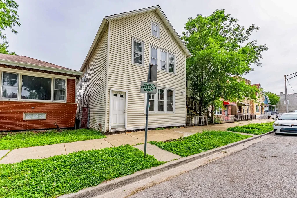 2703 South Hillock Avenue Chicago IL 60608
