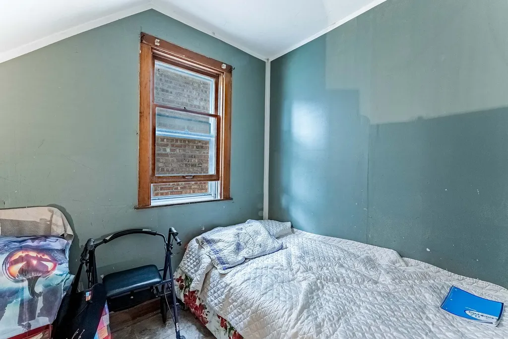 2703 South Hillock Avenue Chicago IL 60608