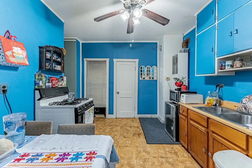2703 South Hillock Avenue Chicago IL 60608