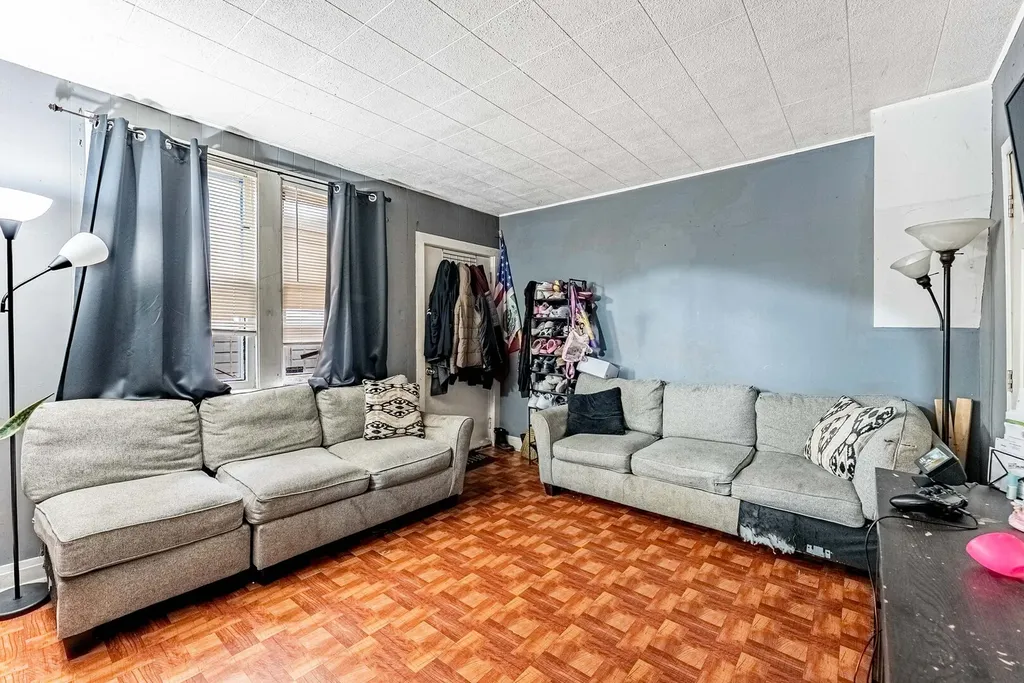 2703 South Hillock Avenue Chicago IL 60608