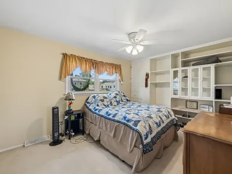 320 University Drive Buffalo Grove IL 60089