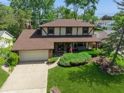 320 University Drive Buffalo Grove IL 60089