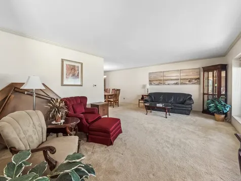 320 University Drive Buffalo Grove IL 60089