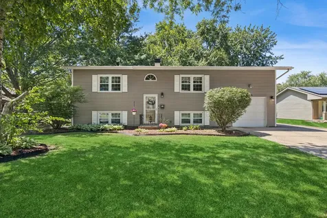 725 Wiltshire Court Crystal Lake IL 60014