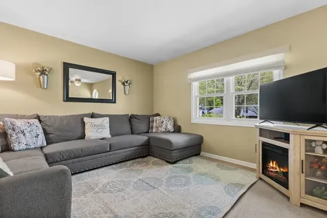 725 Wiltshire Court Crystal Lake IL 60014