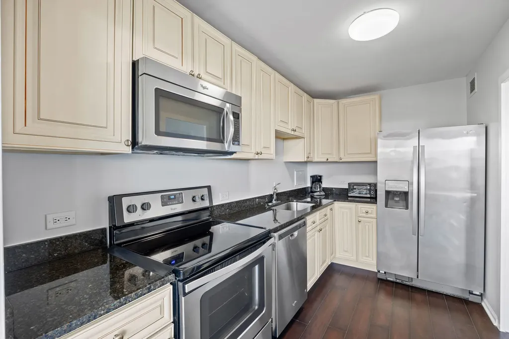 3900 North Lake Shore Drive Chicago IL 60613