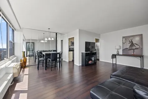 3900 North Lake Shore Drive Chicago IL 60613