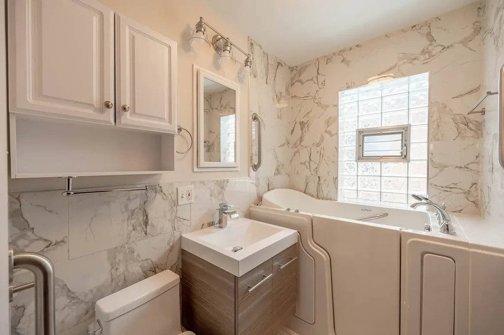 10449 South Vernon Avenue Chicago IL 60628