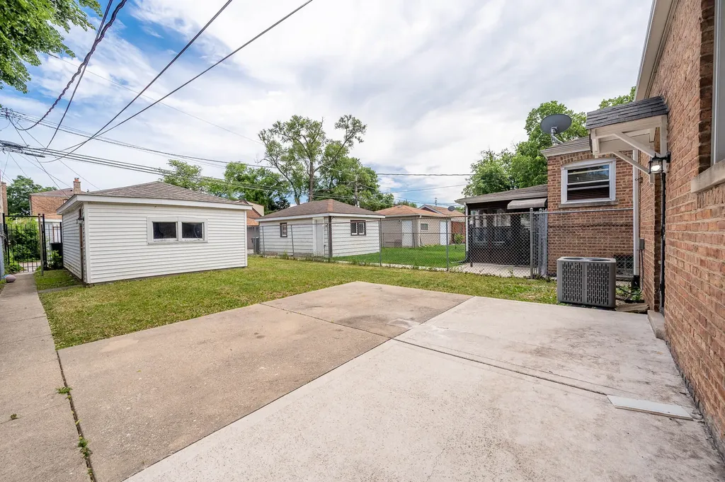 10449 South Vernon Avenue Chicago IL 60628