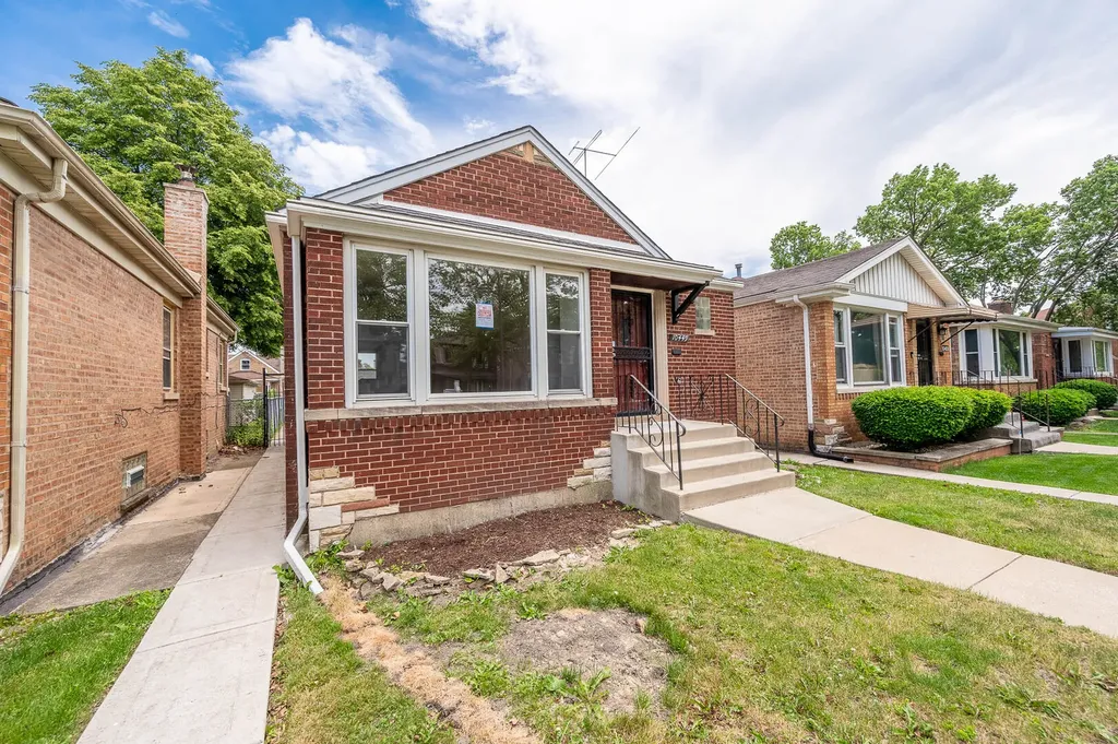 10449 South Vernon Avenue Chicago IL 60628