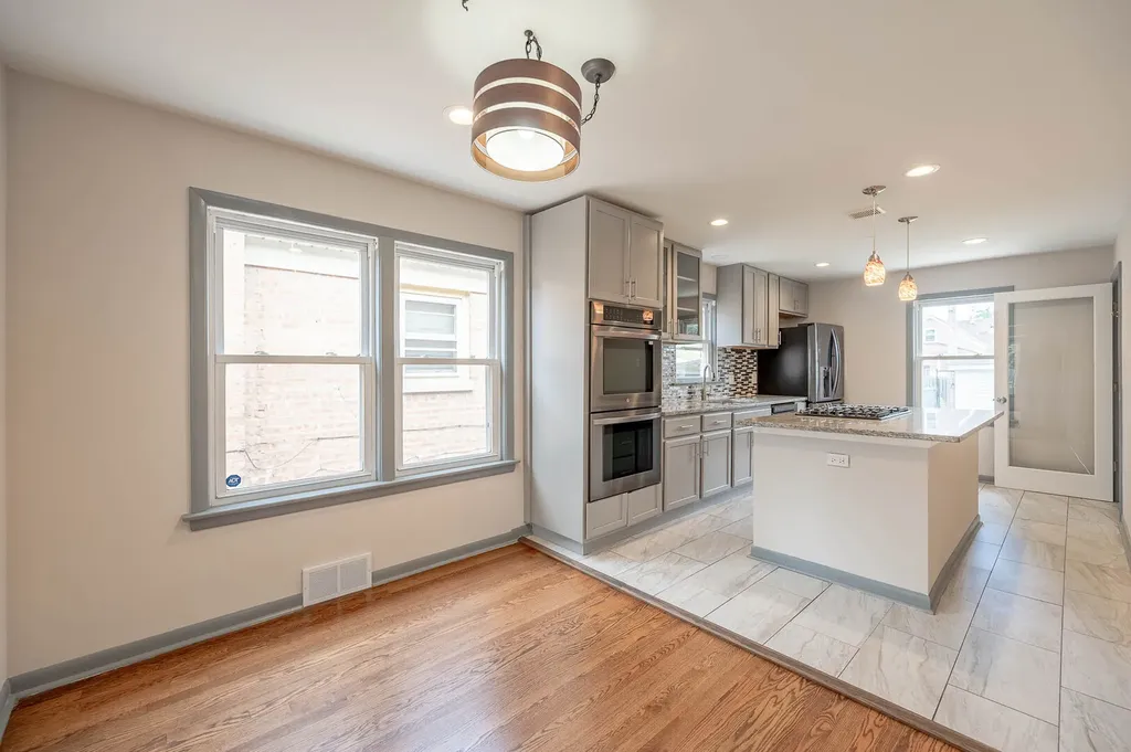 10449 South Vernon Avenue Chicago IL 60628