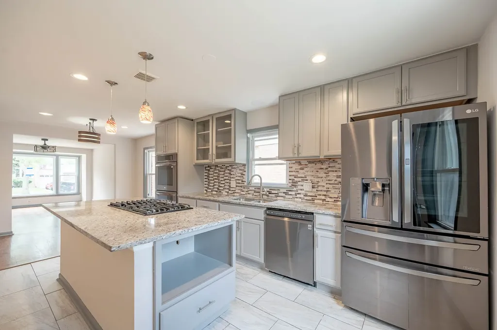10449 South Vernon Avenue Chicago IL 60628