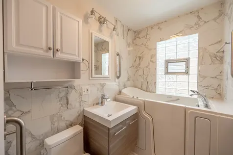 10449 South Vernon Avenue Chicago IL 60628