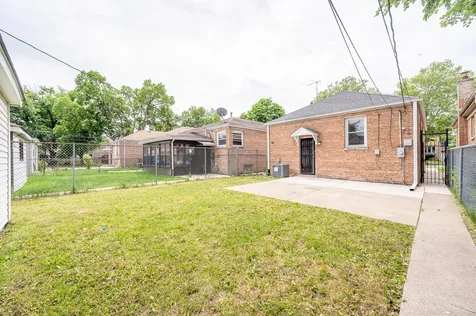 10449 South Vernon Avenue Chicago IL 60628