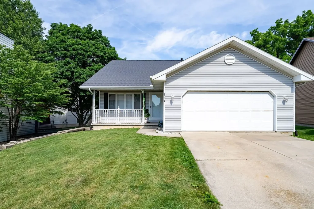 2014 Woodhavens Drive Bloomington IL 61701