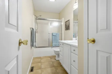 2014 Woodhavens Drive Bloomington IL 61701